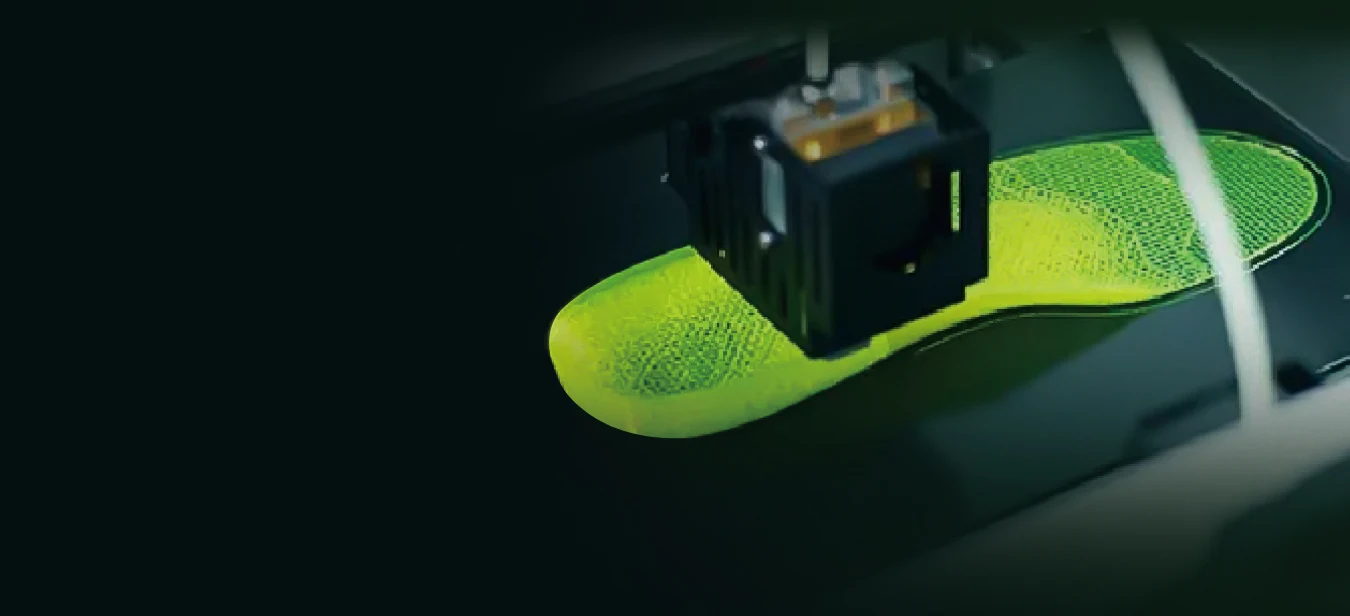 IPX2 extruder printing a green lattice insole